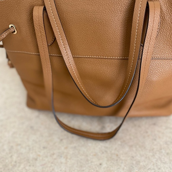 **SOLD **  MICHAEL KORS Tan Leather Tote w/ Wallet - Picture 16 of 16